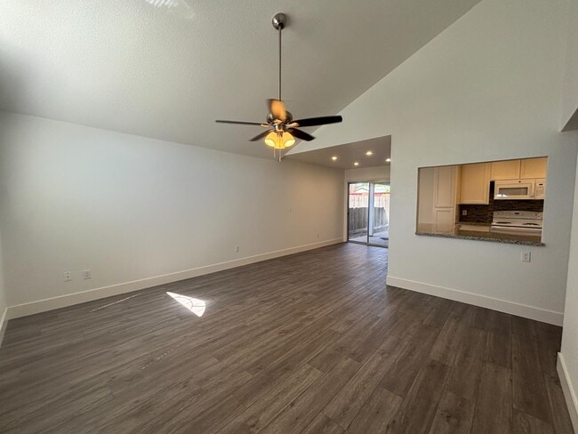 Building Photo - 5754 W Tenaya Ave