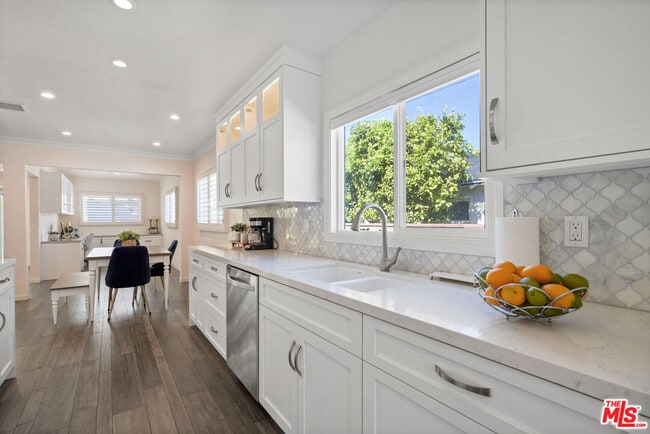 Building Photo - 4875 Bluebell Ave