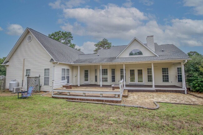 Building Photo - 380 Sullivan Dr