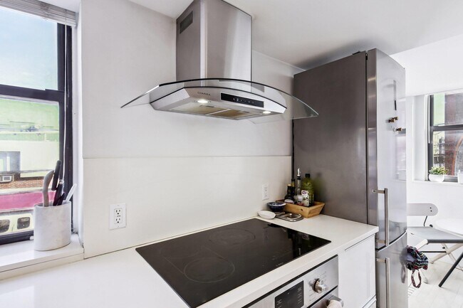 Building Photo - 464 Central Ave