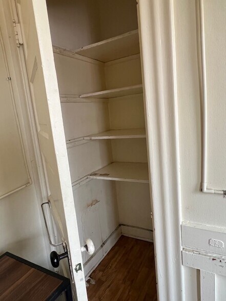 Building Photo - 268 Helen St