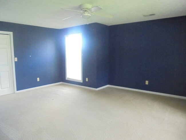 Building Photo - 100 Shara Dr