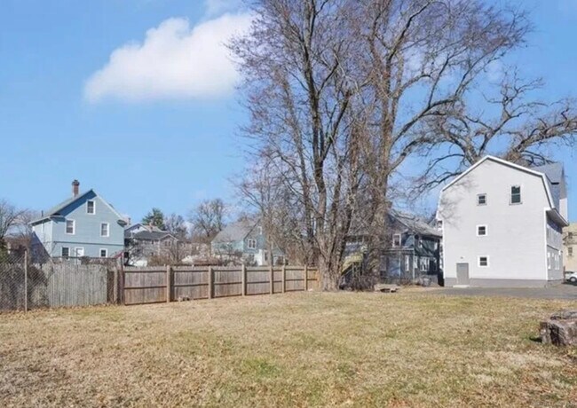 Building Photo - 213 Westland St