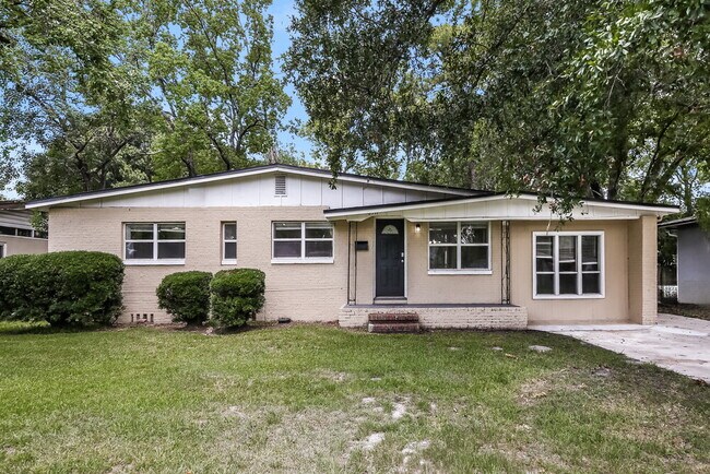 Building Photo - 6511 Burgundy Rd S
