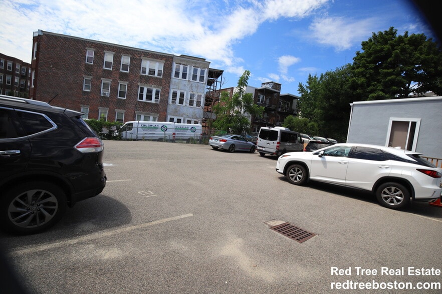 Building Photo - 23 Greylock Rd