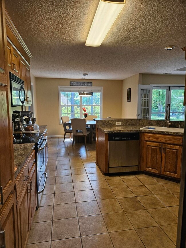 Building Photo - 2947 Sylvan Way