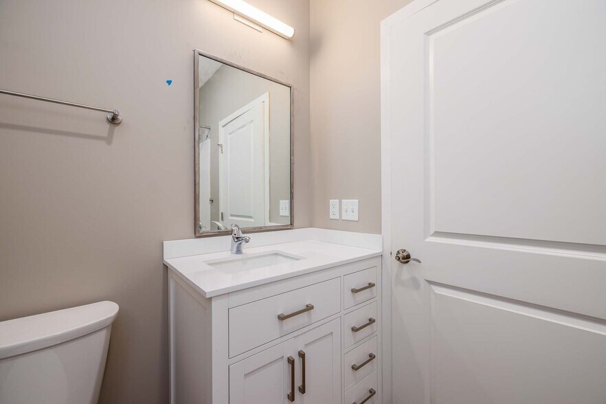 Building Photo - 5 Chestnut St