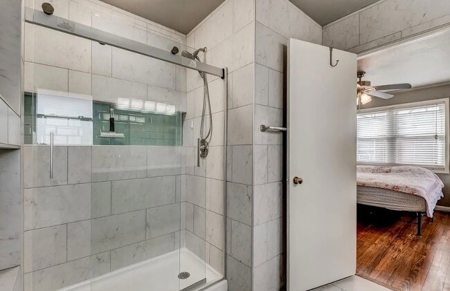 Building Photo - 1001 N Skyline St