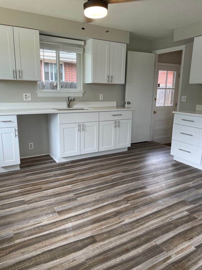 Building Photo - Newly remodeled Arvada home