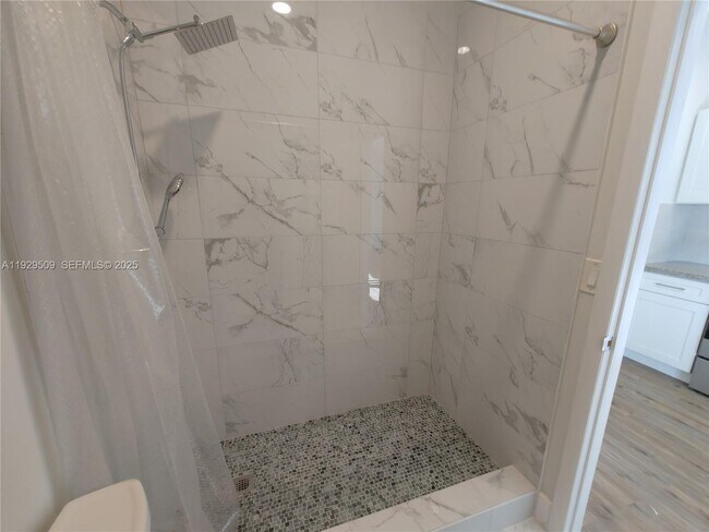 Building Photo - 1629 SW 6th St