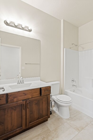 Building Photo - 140 W Center St