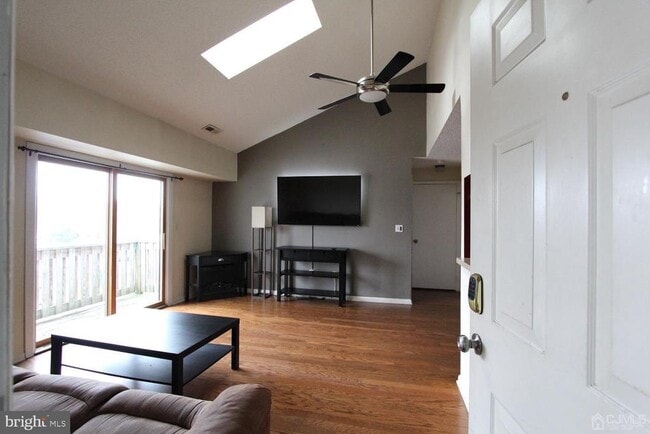Building Photo - 5015 Ravens Crest Dr