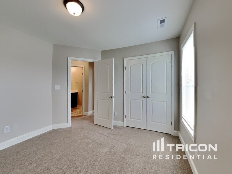 Building Photo - 83 Fish Whistle Ct