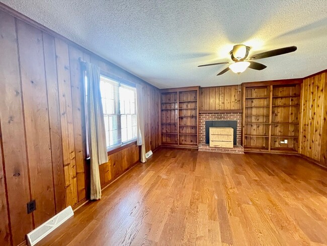 Building Photo - 10500 Chalkley Rd