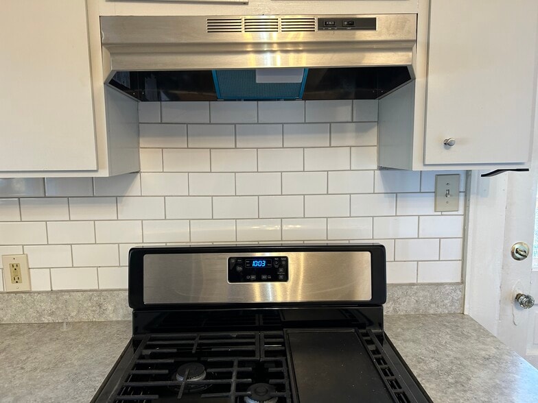 Building Photo - 1002 4th Street Dr NW