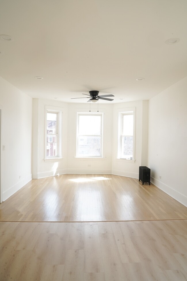 Building Photo - 154 N Lamon Ave