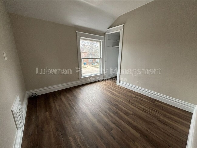 Building Photo - 808 W Walnut St