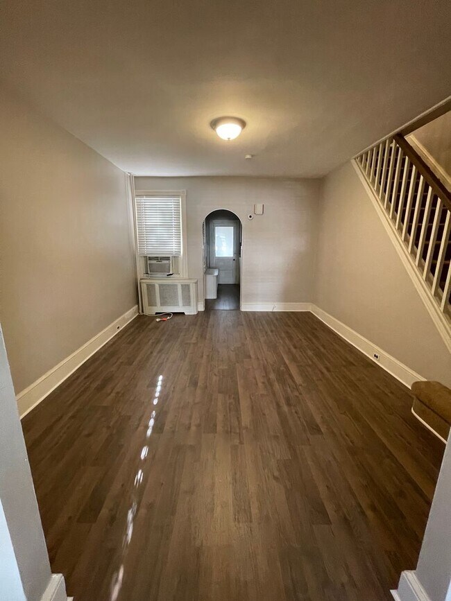 Building Photo - AVAILABLE NOW - MOVE-IN READY!!! Bright and Spacious 3 bedroom house in Drexel Hill!!