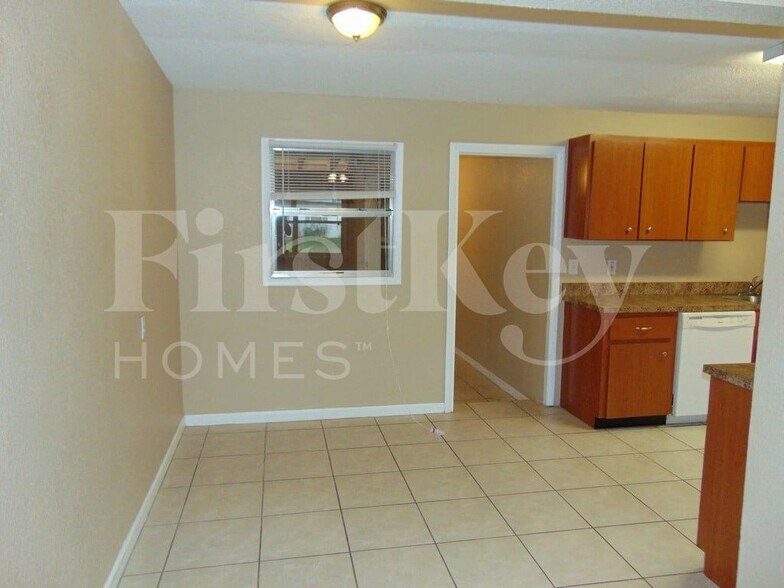 Building Photo - 1201 Selma Rd