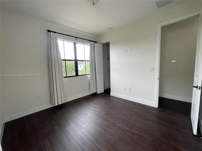 Building Photo - 3316 W 98th Pl