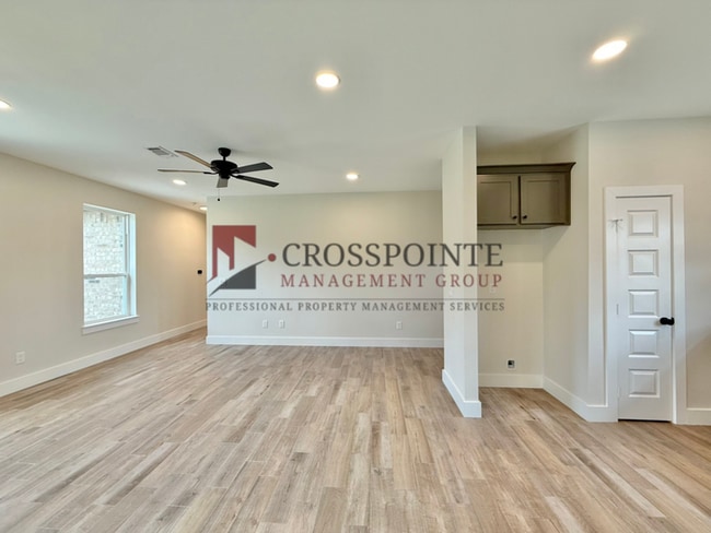 Building Photo - Tour Today! 3 Bedroom, 2 Bathroom Home in Lindale!