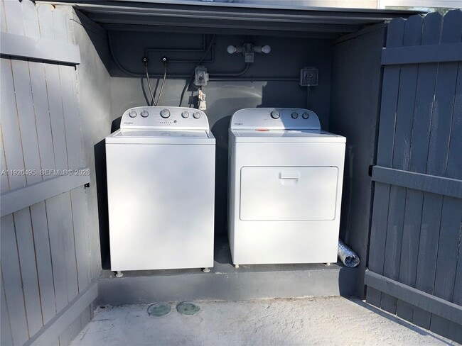 Building Photo - 2465 NE 183rd St