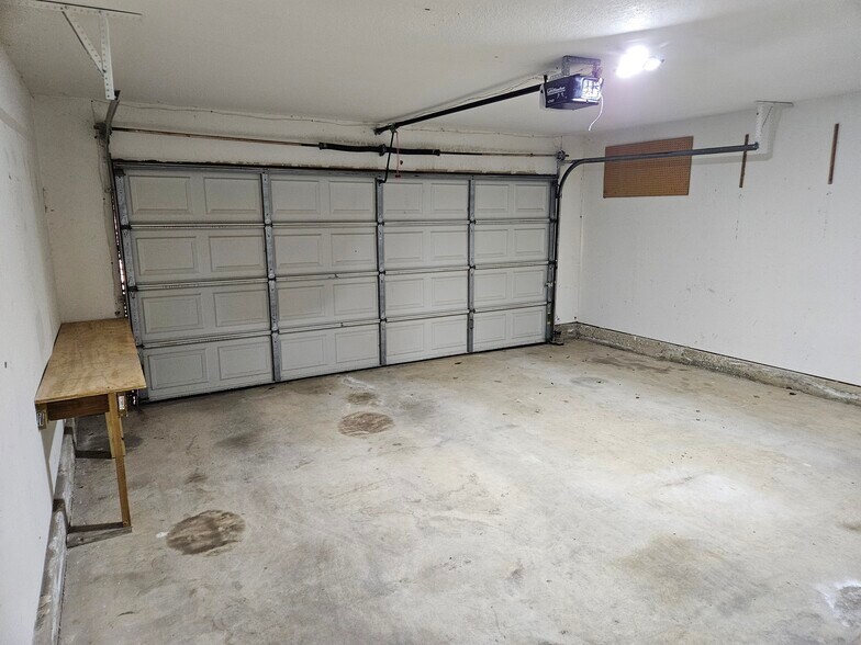 Building Photo - 517 Goshawk Dr