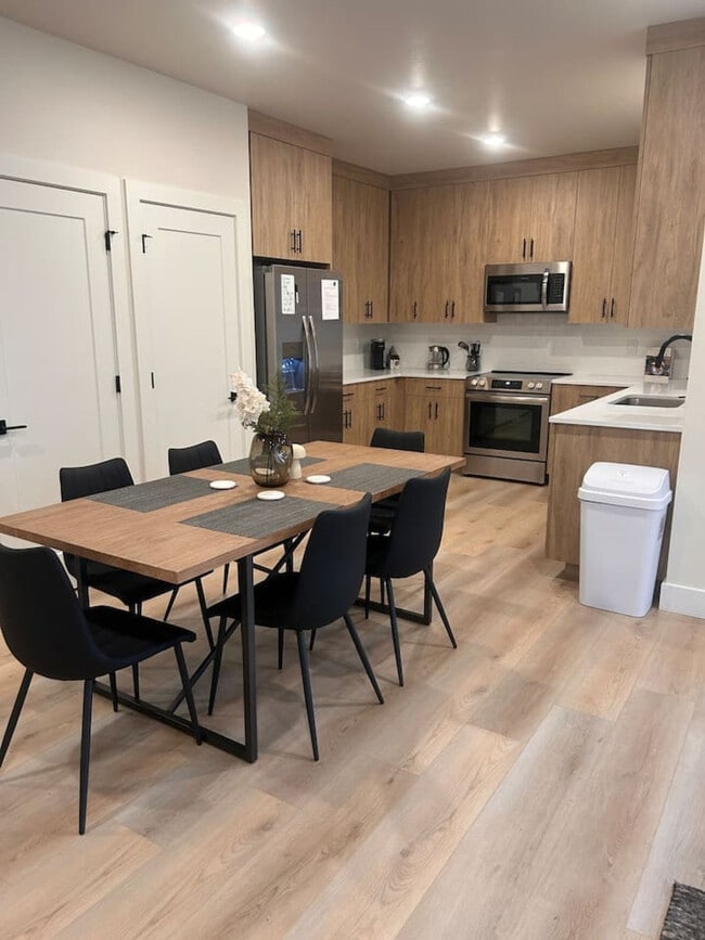 Building Photo - 3505 NE Creston Ave