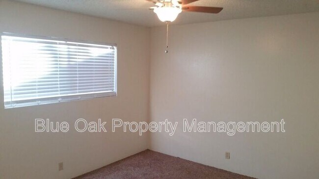 Building Photo - 985 Salem St