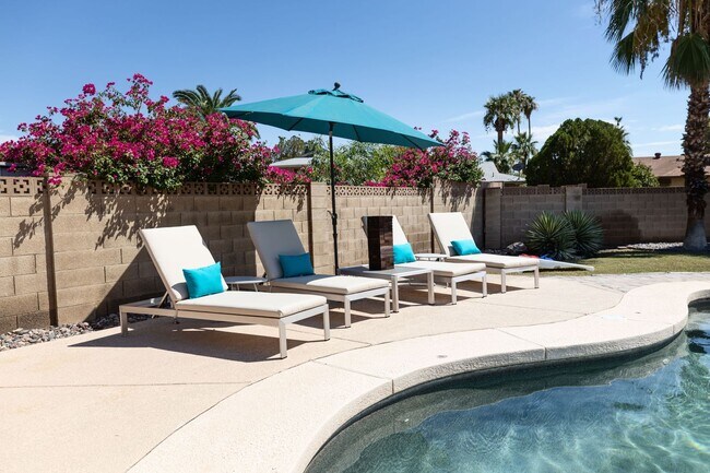 Building Photo - 2199 Sq Ft 4 bedroom 2 bath with Pool & Pool Table - Under Market Rate!