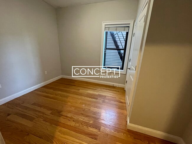 Building Photo - 153 Meridian St