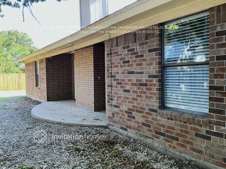 Building Photo - 820 Judith St