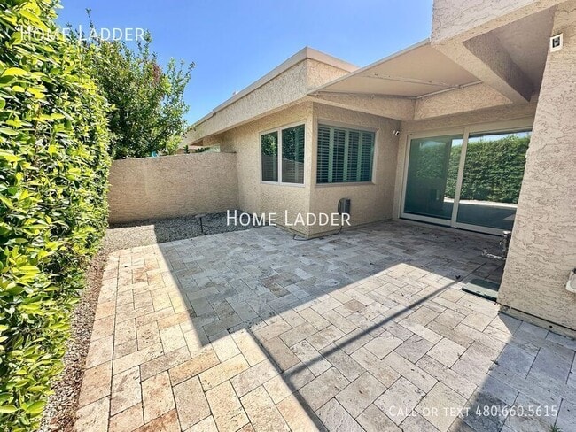 Building Photo - 8084 E Del Laton Dr