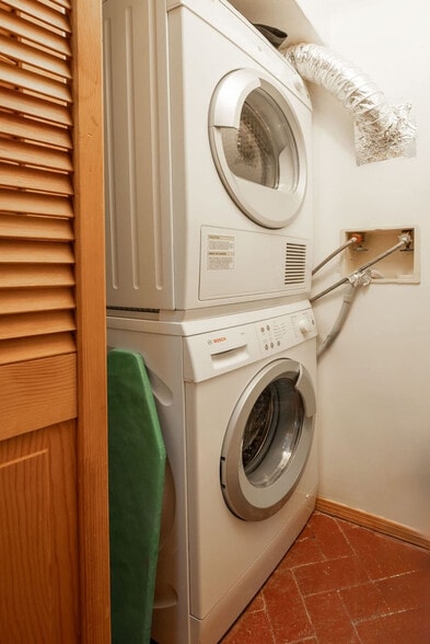 Building Photo - 209 Sena St