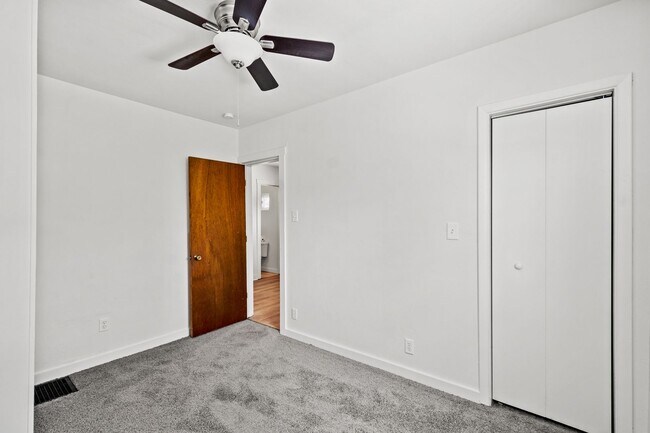 Building Photo - COZY 2 BEDROOM GEM IN THE MONROEVILLE NEIG...