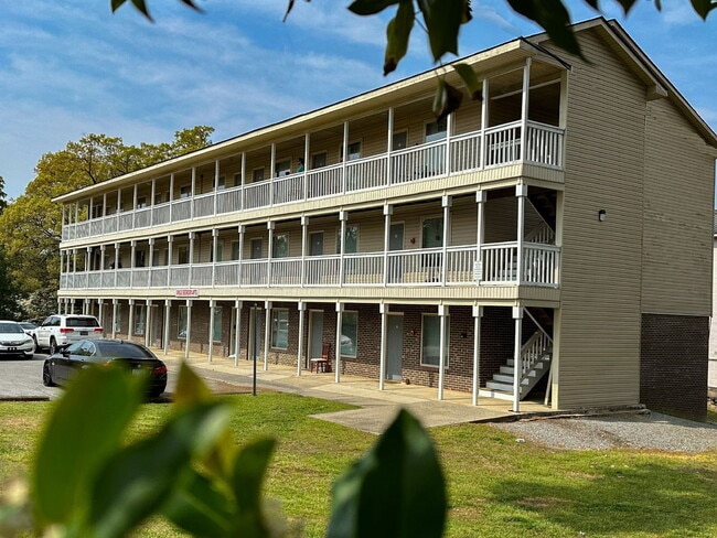 Building Photo - 411 E 5th St