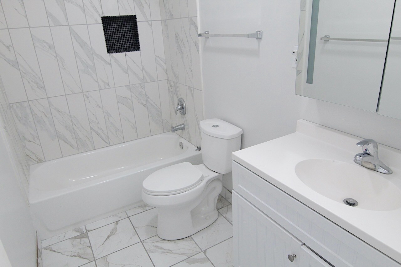 Building Photo - 3247 W Century Blvd