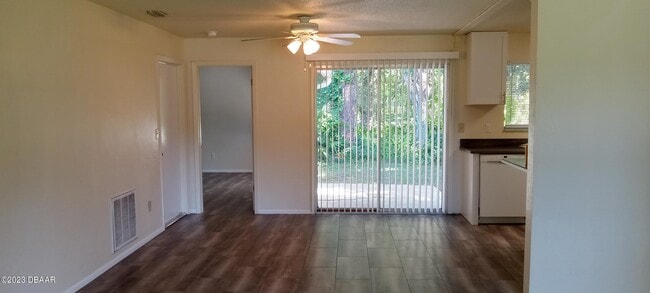Building Photo - 8 Castle Manor Dr