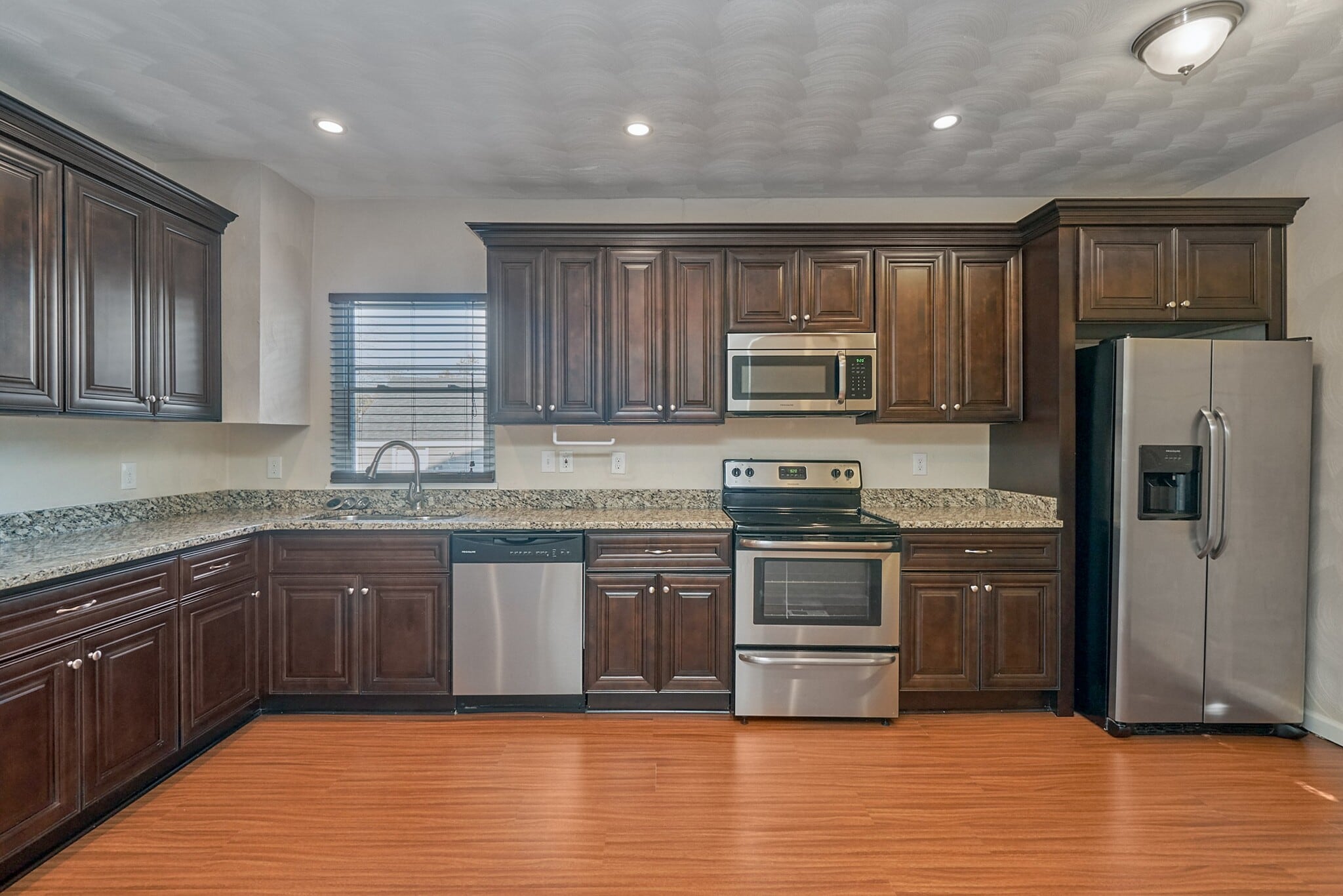 Building Photo - 1552 Fleetwood Ave