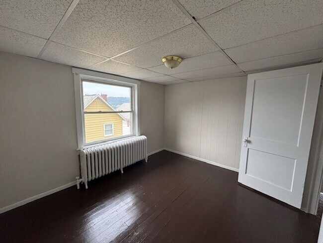 Building Photo - Aguilar - 660-R660- Russell Avenue