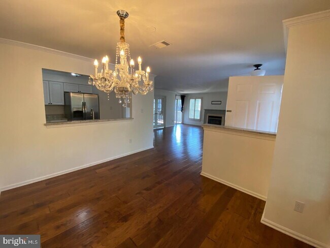 Building Photo - Inviting Townhome Living in Desirable Reston Community