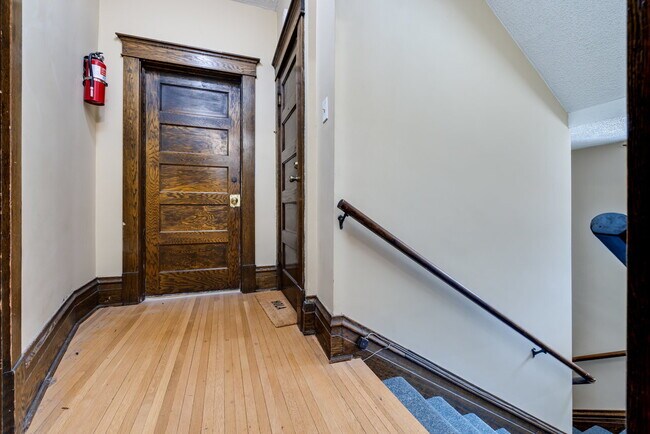 Building Photo - One bedroom downtown living with utilities included!