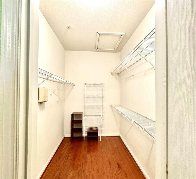 Building Photo - 1330 Old Spanish Trl
