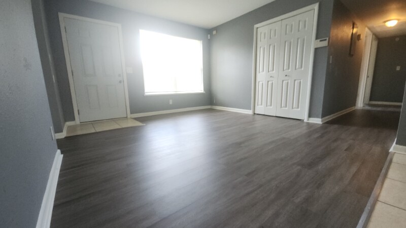 Building Photo - 2625 Kershaw Dr W