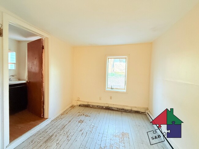 Building Photo - 4 Weaver Ln