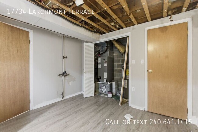 Building Photo - 17734 Larchmont Terrace