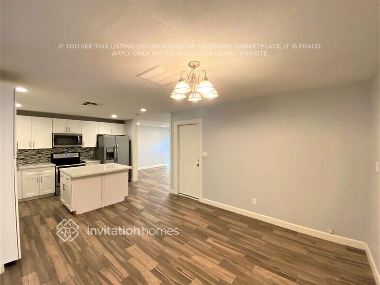 Building Photo - 6102 S Parkside Dr