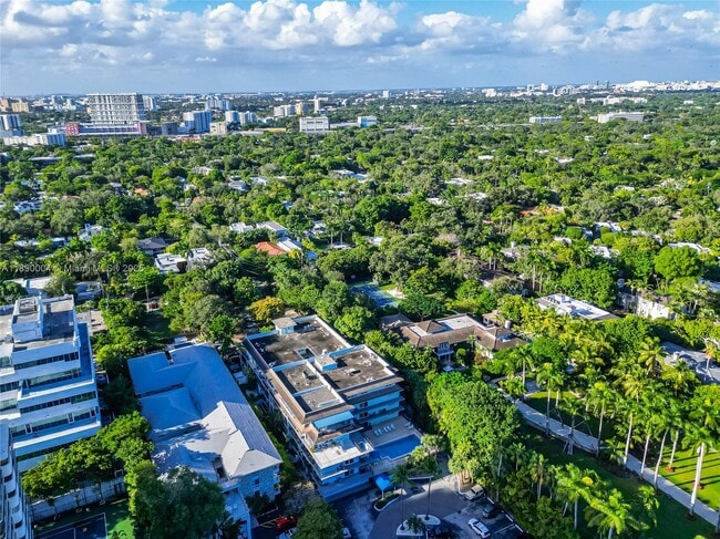 Building Photo - 2539 S Bayshore Dr