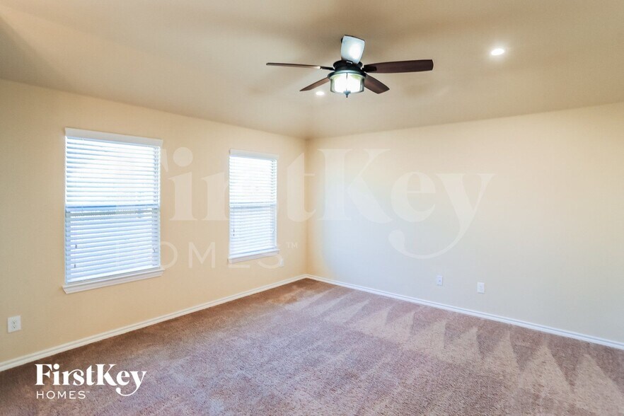 Building Photo - 522 Cantebury Park Ln