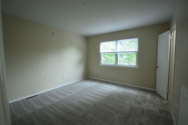 Building Photo - Recently Updated 3 Bedroom 1 Bath in Newar...